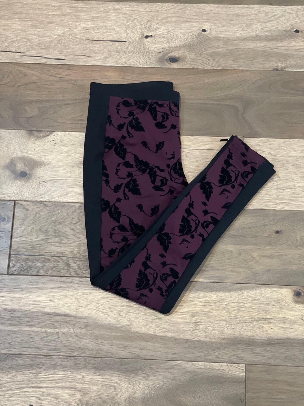 Carmen Marc Valvo Jacquard Floral Leggings Size L Purple Rayon Blend